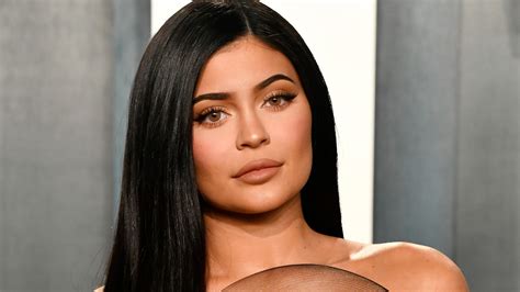 Kylie Jenner's nude boobs can drive everyone crazy. And this celebrity knows very well what impression the sight of her naked body makes on the public. This American model often takes part in rather provocative photo shoots. So, you could see Kylie Jenner posing in translucent black lingerie. It seems like her huge boobs are about to slip out ...
